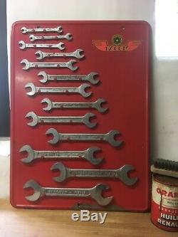 Ancienne plaque métal vintage avec jeu complet de clés plates Eternum Furia