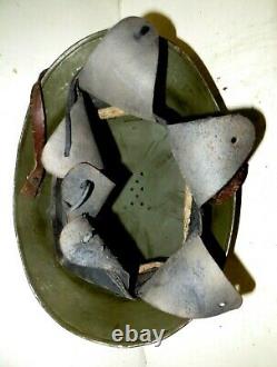 Beau casque ADRIAN de l' Infanterie, modèle 26, complet et bien jus. WW2