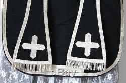 Chasuble Romaine de prêtre complète en soie noire unie XIXe siècle