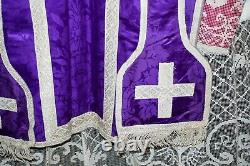 Chasuble Romaine de prêtre complète en soie violette damassée XIXe siècle