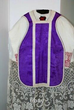 Chasuble Romaine de prêtre complète en soie violette damassée XIXe siècle
