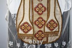 Chasuble Romaine de prêtre quasi complète blanche en soie damassée XIXe Siècle