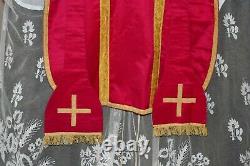 Chasuble Romaine de prêtre quasi complète en soie framboise XIXe