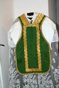 Chasuble Romaine de prêtre verte complète en soie brochée de fleurs début XIXe