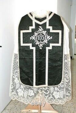 Chasuble Romaine de prêtre verte quasi complète en soie damassée XIXe