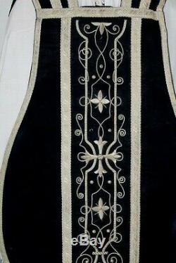 Chasuble de prêtre Romaine complète en velours bleu foncé XIXe Siècle