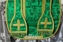 Chasuble romaine de prêtre complète en soie damassée verte broderie Cornély XIXe