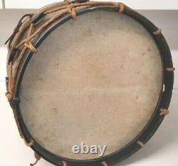 Ensemble complet tambour, baguettes et tablier de cuir 1914-1918