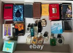 Lot de 131 miniatures de parfum dont 55 complètes (parfum et boîte)