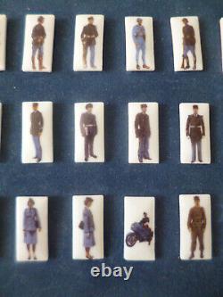 RARE cadre collection complète PIN's GENDARMERIE des origines en porcelaine