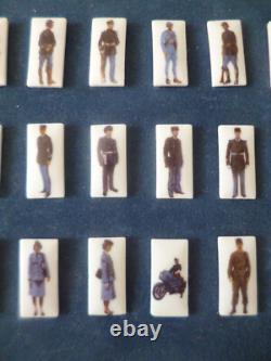 RARE cadre collection complète PIN's GENDARMERIE des origines en porcelaine